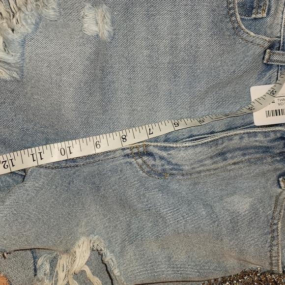 High rise Jean shorts with crystal embellishments Small - Picture 10 of 11